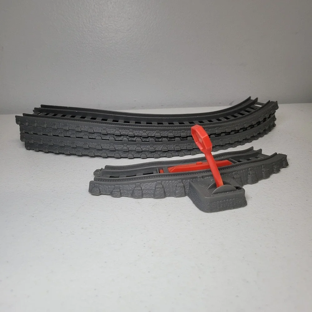 Thomas and Friends TrackMaster Replacement Curved Track with‎ Stop Switch GLK80